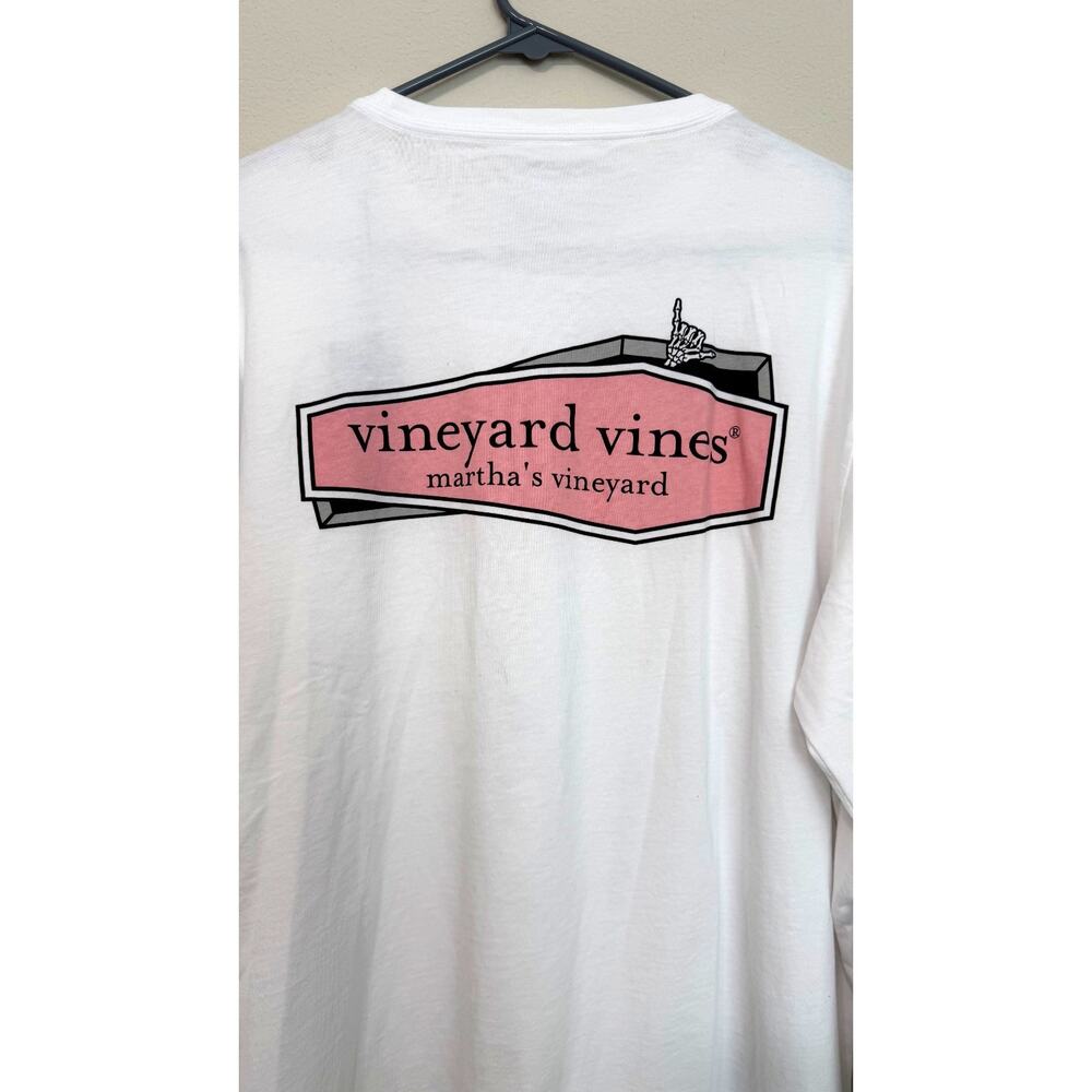 Vineyard Vines Long Sleeve Pocket T-Shirt - Coffin Graphic Size Large NWT - Picture 5 of 5